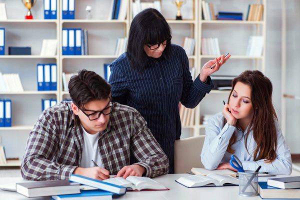 AULAS PARTICULARES DE LÍNGUA PORTUGUESA (Presenciais e Online) AULAS PARTICULARES DE LÍNGUA PORTUGUESA (Presenciais e Online)